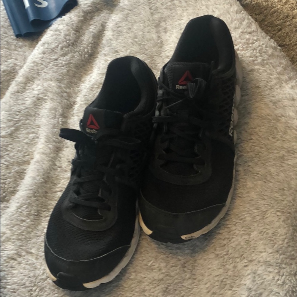 Boys 6.5 Reebok shoes